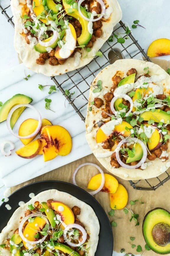 BBQ Chickpea Flatbread Pizzas with Jalapeño Plum BBQ Sauce | keepinitkind.com BBQ Chickpea Flatbread Pizzas with Jalapeño Plum BBQ Sauce | keepinitkind.com
