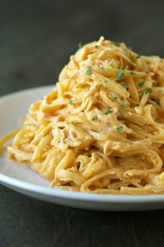 Crockpot Cheesy Buffalo Chicken Pasta | crockpotgourmet.net Crockpot Cheesy Buffalo Chicken Pasta | crockpotgourmet.net