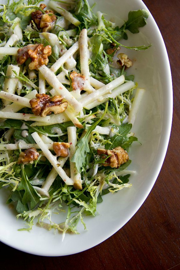 Honeycrisp Apple Salad with Candied Walnuts and Cider Vinaigrette | thecozyapron.com Honeycrisp Apple Salad with Candied Walnuts and Cider Vinaigrette | thecozyapron.com