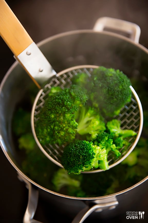 Shrimp Pasta with Broccoli Pesto | gimmesomeoven.com #seafood Shrimp Pasta with Broccoli Pesto | gimmesomeoven.com #seafood