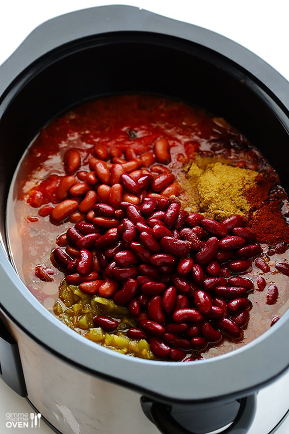 Classic Slow Cooker Chili -- super easy to make, and SO GOOD! | gimmesomeoven.com #soup #fall #gameday Classic Slow Cooker Chili -- super easy to make, and SO GOOD! | gimmesomeoven.com #soup #fall #gameday