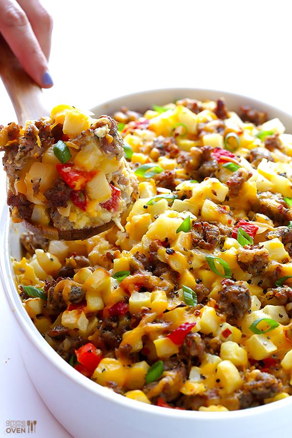 Easy Cheesy Breakfast Casserole | gimmesomeoven.com Easy Cheesy Breakfast Casserole | gimmesomeoven.com