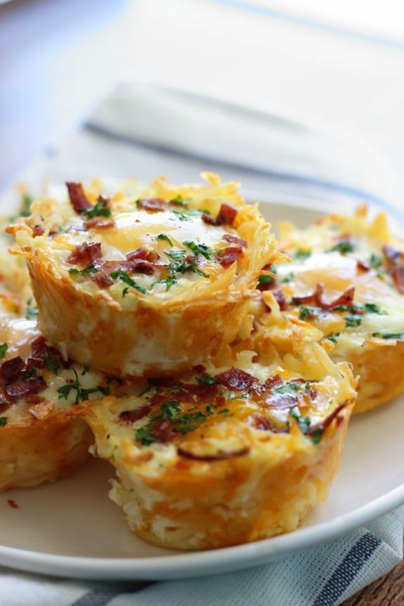 Hash Brown Egg Nests with Avocado | thecookingjar.com Hash Brown Egg Nests with Avocado | thecookingjar.com