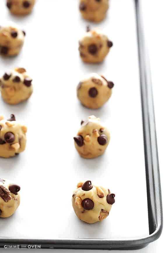 Toffee Chocolate Chip Cookies Recipe | gimmesomeoven.com