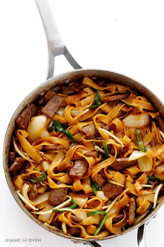 Beef Chow Fun (Beef & Noodles Stir-Fry) Recipes | gimmesomeoven.com