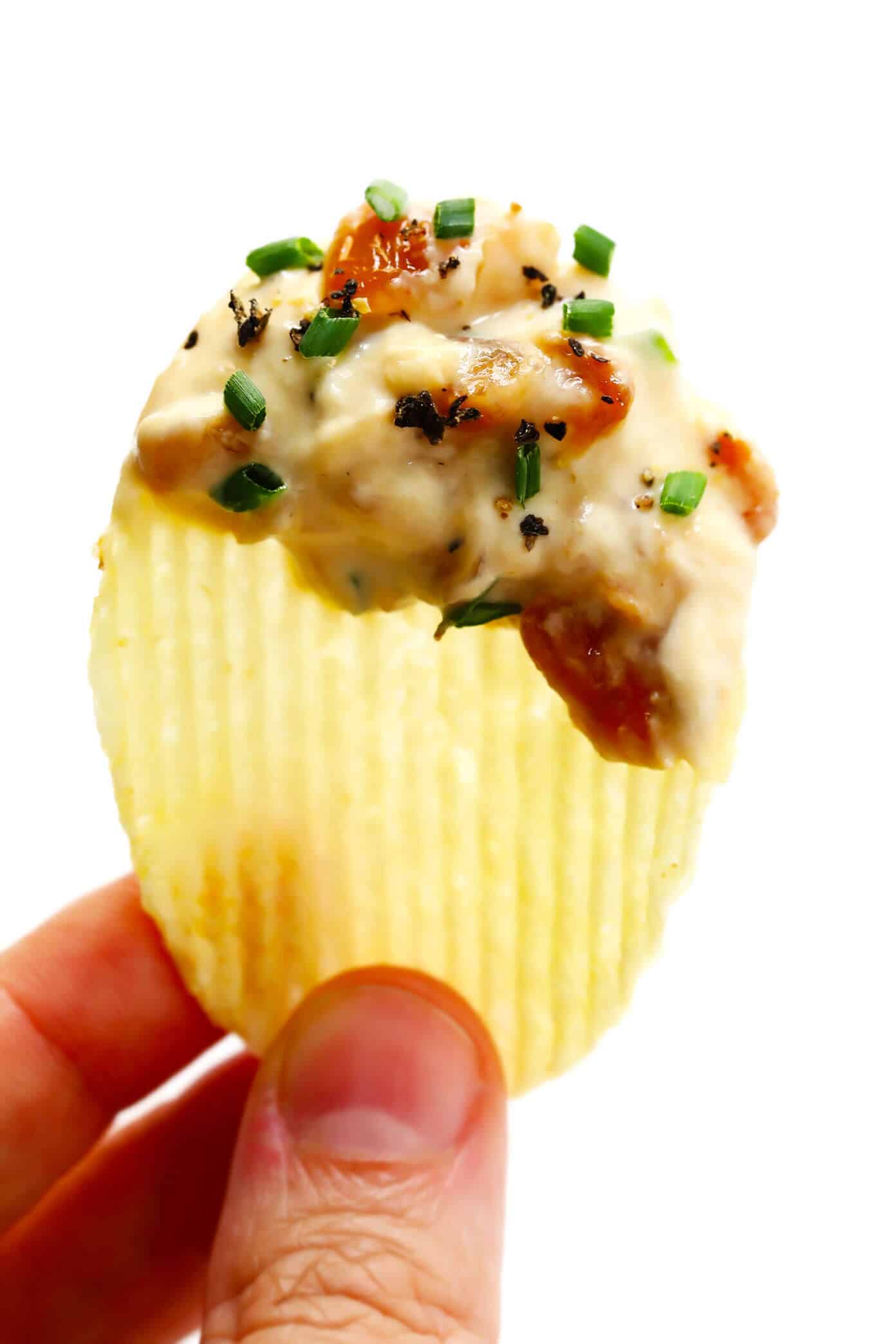 The BEST French onion dip recipe! It's creamy, savory, and a touch sweet (thanks to those delicious caramelized onions)...and downright irresistible. Serve it as a party appetizer, or use it as a spread for burgers, pizza and more! | gimmesomeoven.com #dip #appetizer #frenchonion #vegetarian #glutenfree #entertaining Easy French Onion Dip