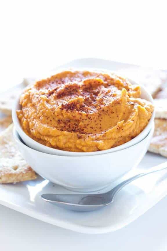 Sriracha Pumpkin Hummus | reciperunner.com