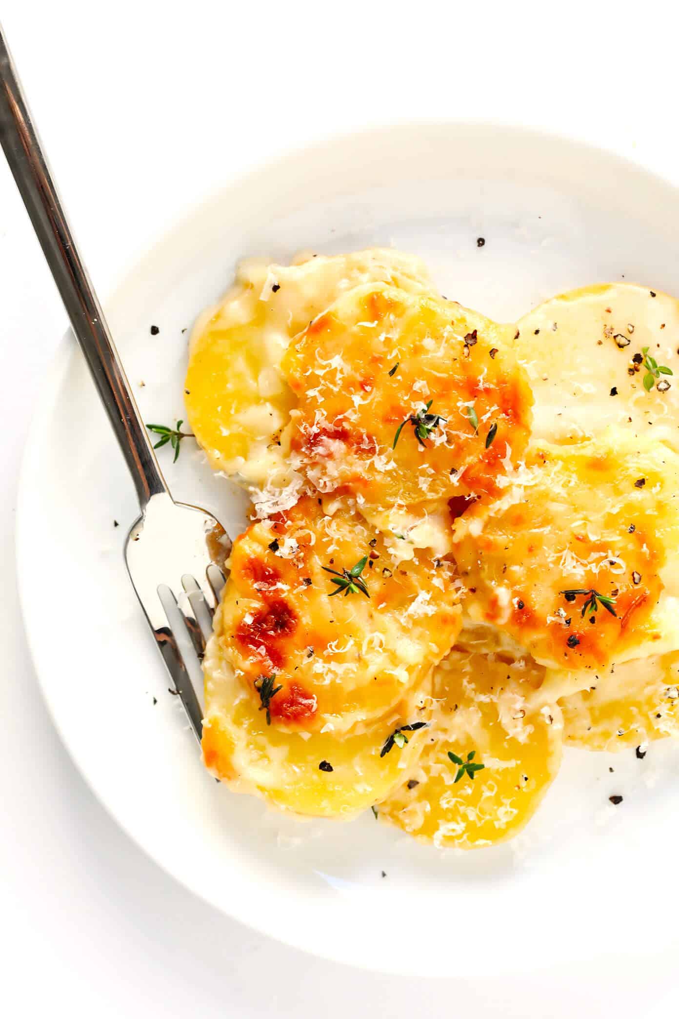 Truly the BEST scalloped potatoes recipe!! This simple side dish is easy to make, full of the most delicious creamy, garlicky, cheesy flavors, and it's always a crowd fave. Perfect for Thanksgiving, Christmas, Easter, or any time you need some irresistibly delicious potatoes in your life. | Gimme Some Oven #scalloped #potatoes #side #easter #christmas #thanksgiving #recipe Scalloped Potatoes
