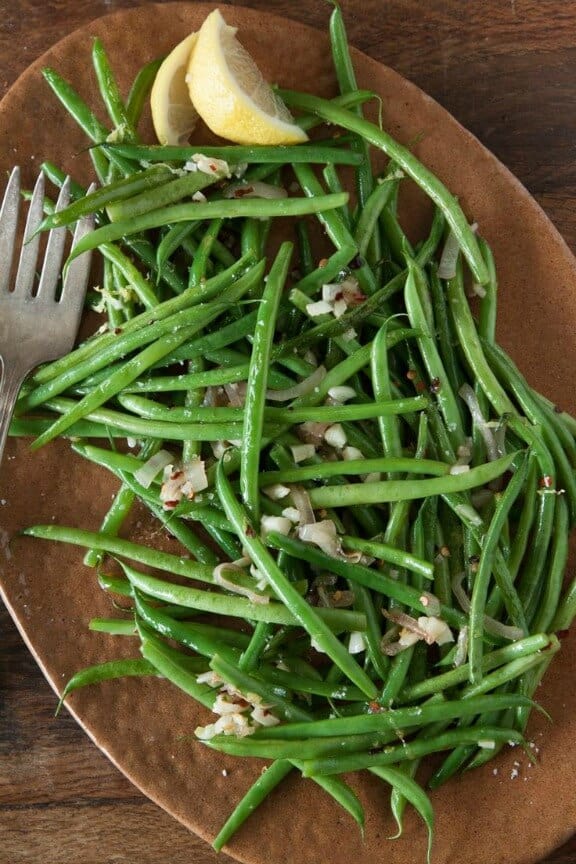 Spicy Garlic Green Beans | whatsgabycooking.com