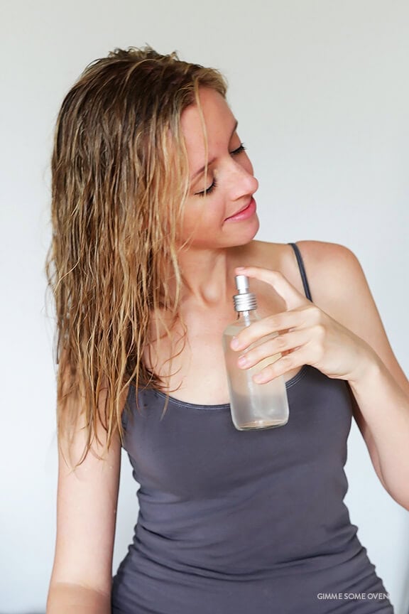 DIY Texturizing Sea Salt Spray -- all you need are 4 easy ingredients! | gimmesomeoven.com