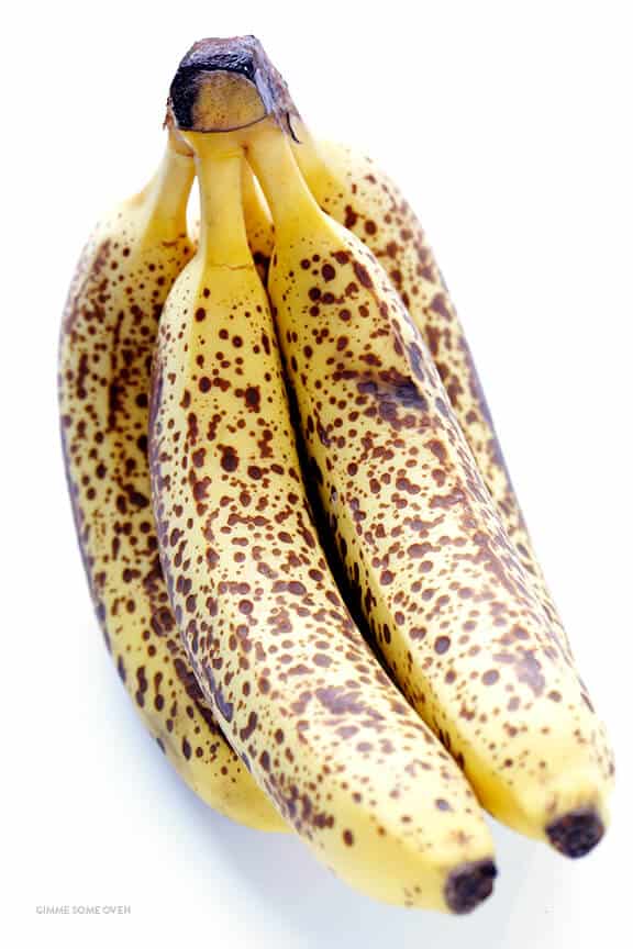 This banana bread recipe is naturally-sweetened with maple syrup, easy to make, and SO moist and delicious | gimmesomeoven.com