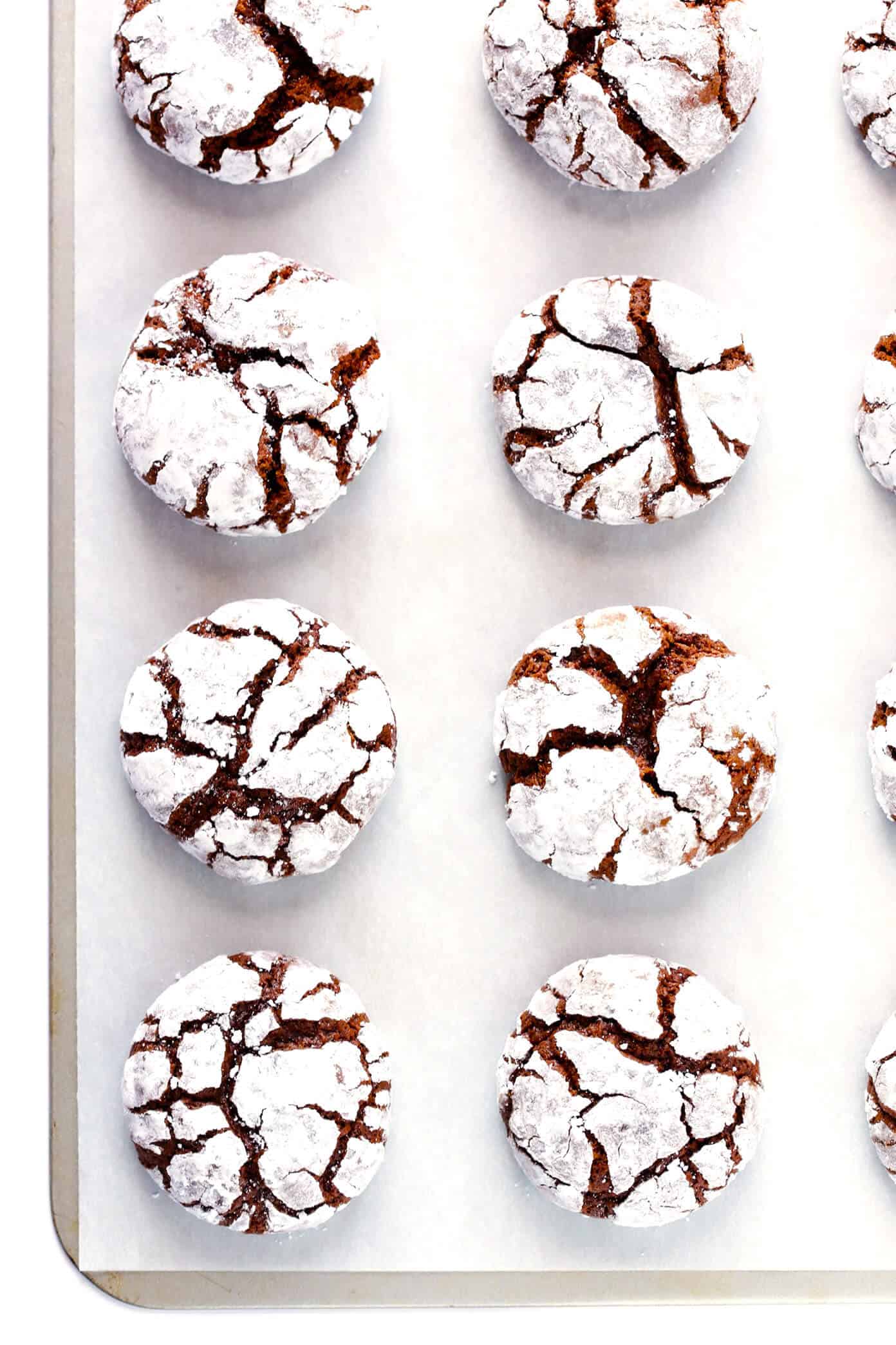 This chocolate crinkle cookies recipe (also known as snowballs) is easy to make, perfectly fudgy, and dusted with powdered sugar. A classic dessert for Christmas and holiday baking! | gimmesomeoven.com Chocolate Crinkle Cookies