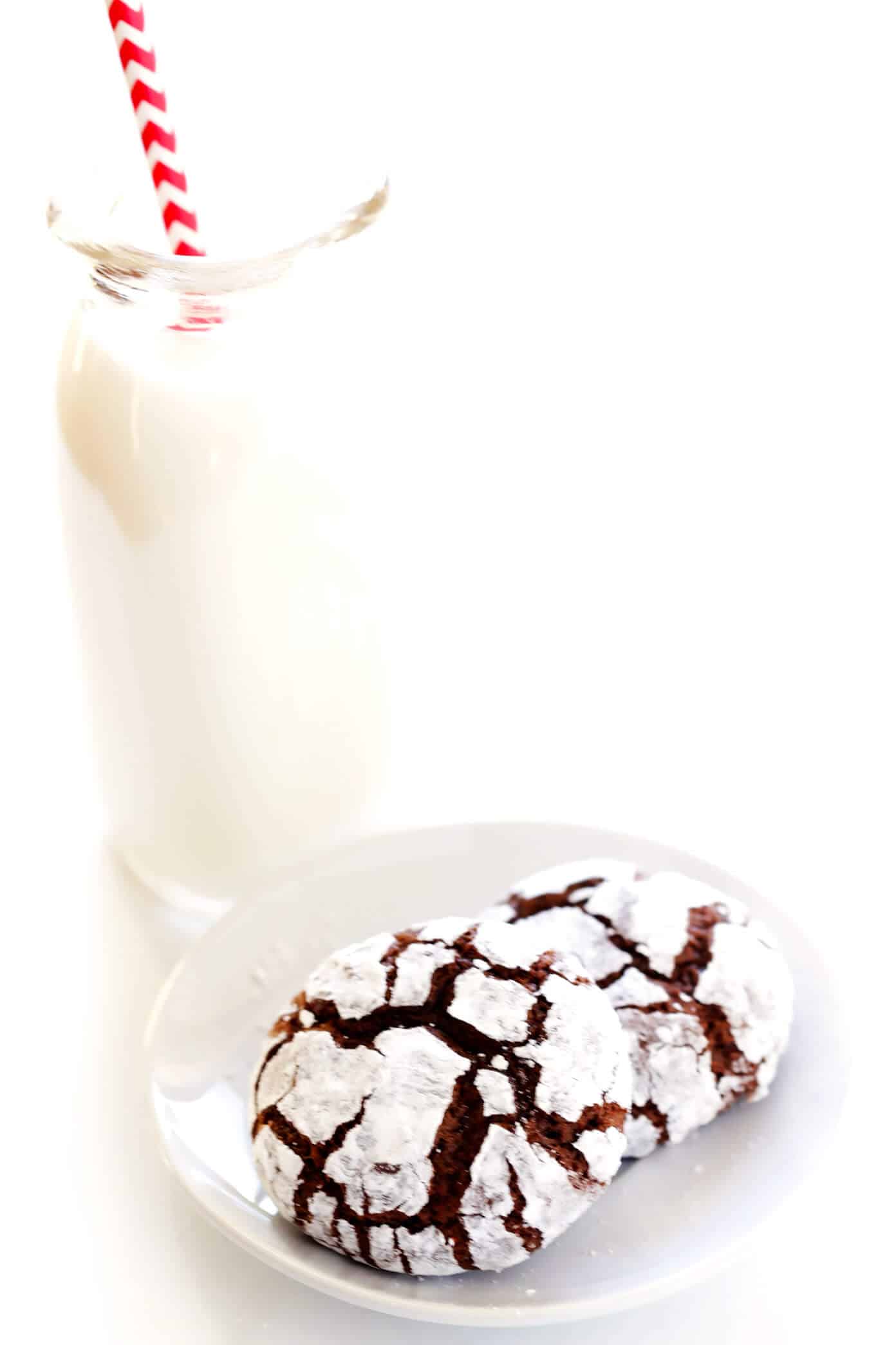 This chocolate crinkle cookies recipe (also known as snowballs) is easy to make and perfectly fudgy and dusted with powdered sugar. A classic dessert for Christmas and the holidays! | gimmesomeoven.com #chocolate #crinkle #cookies #dessert #christmas #holiday #baking Chocolate Crinkle Cookies with Milk