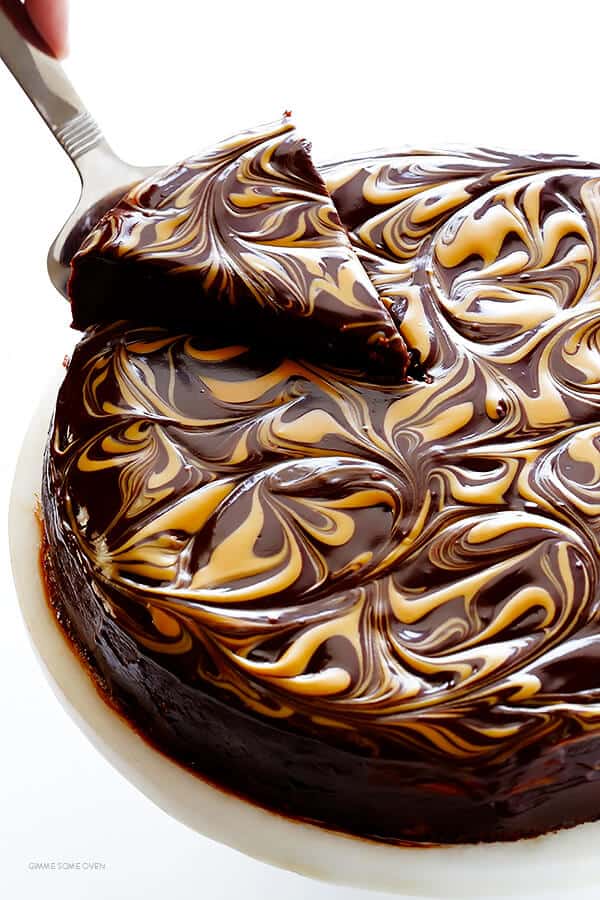 Peanut Butter Flourless Chocolate Cake -- made with just 5 easy ingredients, and so rich and delicious! | gimmesomeoven.com