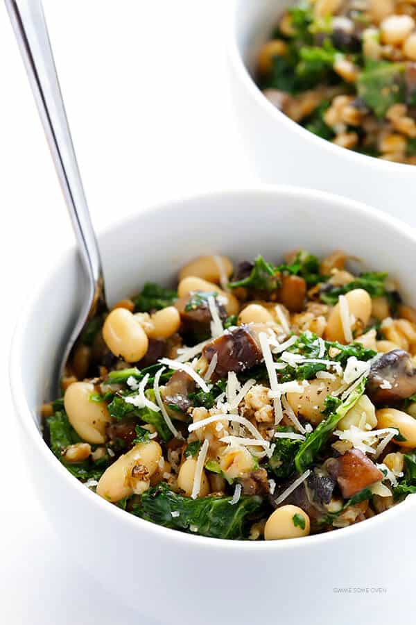 Creamy Farro with White Beans and Kale -- easy to make, nice and hearty, and totally delicious | gimmesomeoven.com
