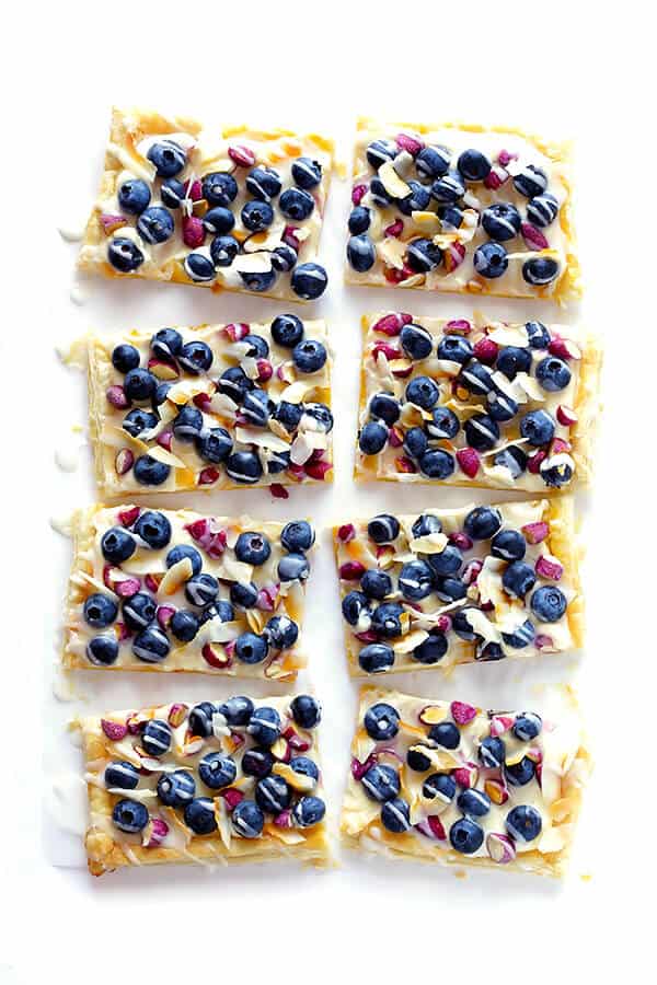 This Super-Easy Blueberry Almond Tart is surprisingly simple to make, easily to customize with your favorite fruits and toppings, and it's perfect for brunch or dessert anytime! | gimmesomeoven.com