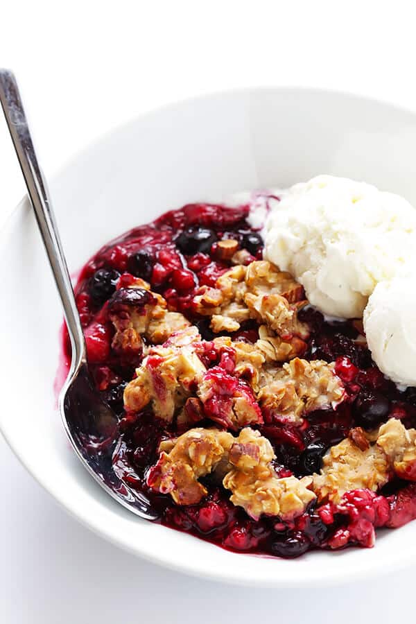 Mixed Berry Almond Crisp -- easy to make with any fresh berries you have on hand, and SO delicious and perfect for summer! (Gluten-free + Vegetarian + Vegan) | gimmesomeoven.com