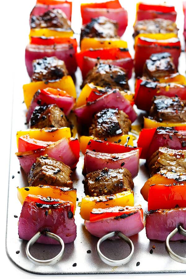This Korean Steak Kabobs recipe is made with a super-easy, flavorful marinade, and grilled to perfection with any vegetables you'd like. So flavorful and delicious!! | gimmesomeoven.com