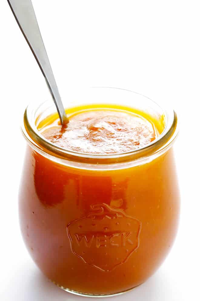 This DIY Pumpkin Honey Brightening Face Mask is made with 3 easy ingredients, and only takes 1 minute to whip up! | gimmesomeoven.com