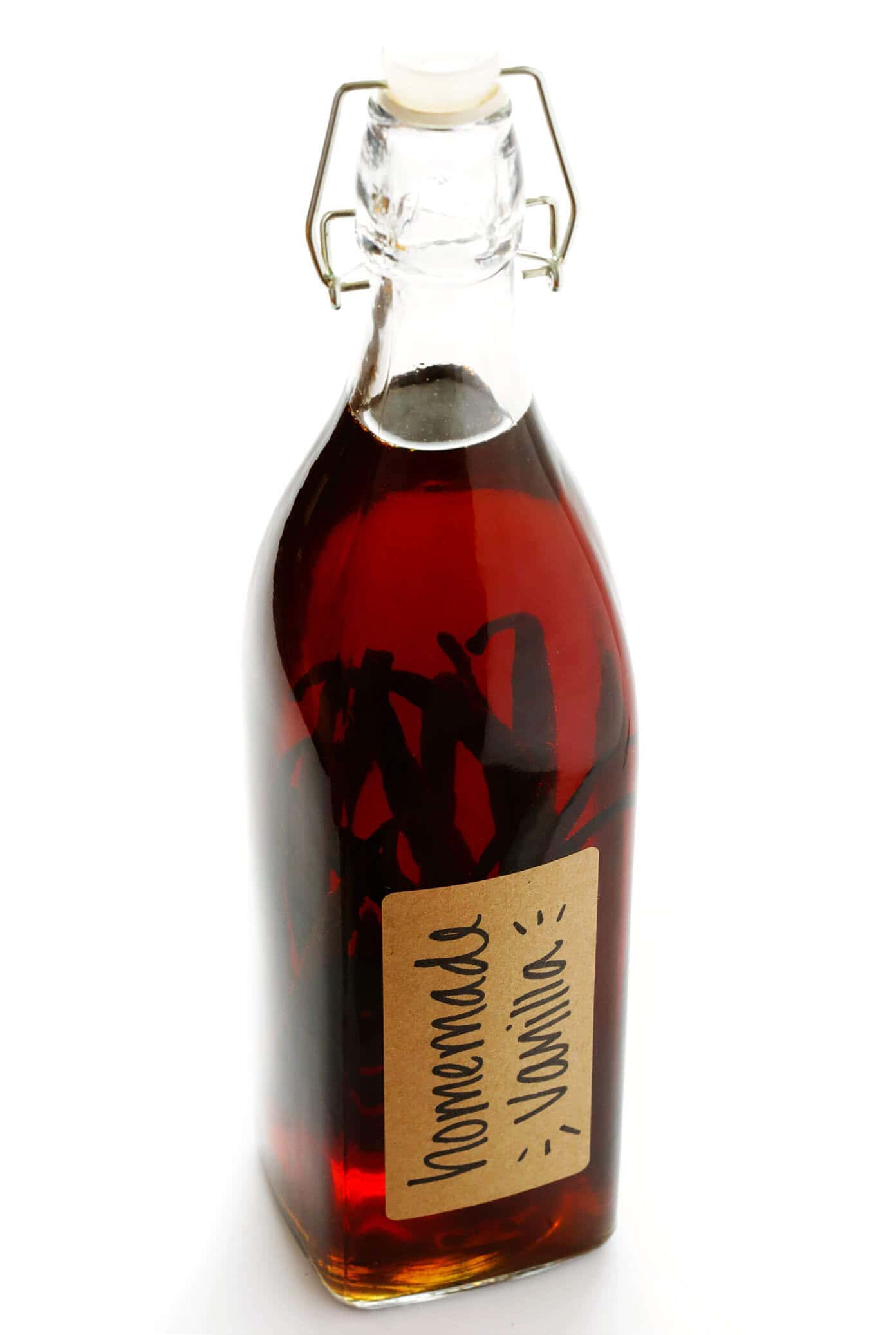 Homemade Vanilla Extract is easy to make in 5 minutes with just 2 ingredients, and can cost significantly less than the store-bought version. Perfect for bakers and DIY gifts! | gimmesomeoven.com #vanilla #extract #homemade #diy #gifts #glutenfree #vegan #baking Large Batch Vanilla Extract