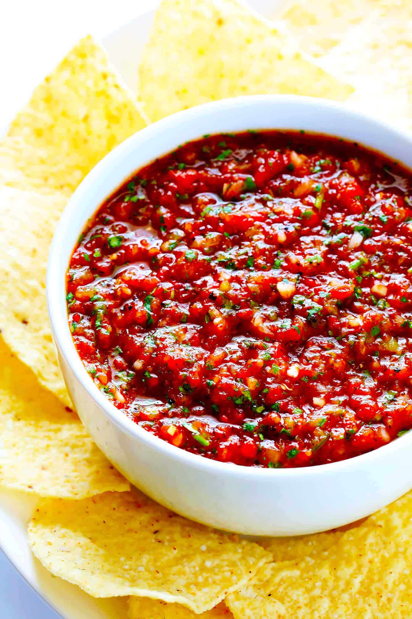 My all-time favorite homemade salsa recipe!! It's quick and easy to make in a food processor or blender, it's easy to make spicy or mild, and it is SO flavorful and delicious! | Gimme Some Oven #mexican #salsa #appetizer #dip #easyrecipes Chips and homemade restaurant-style salsa