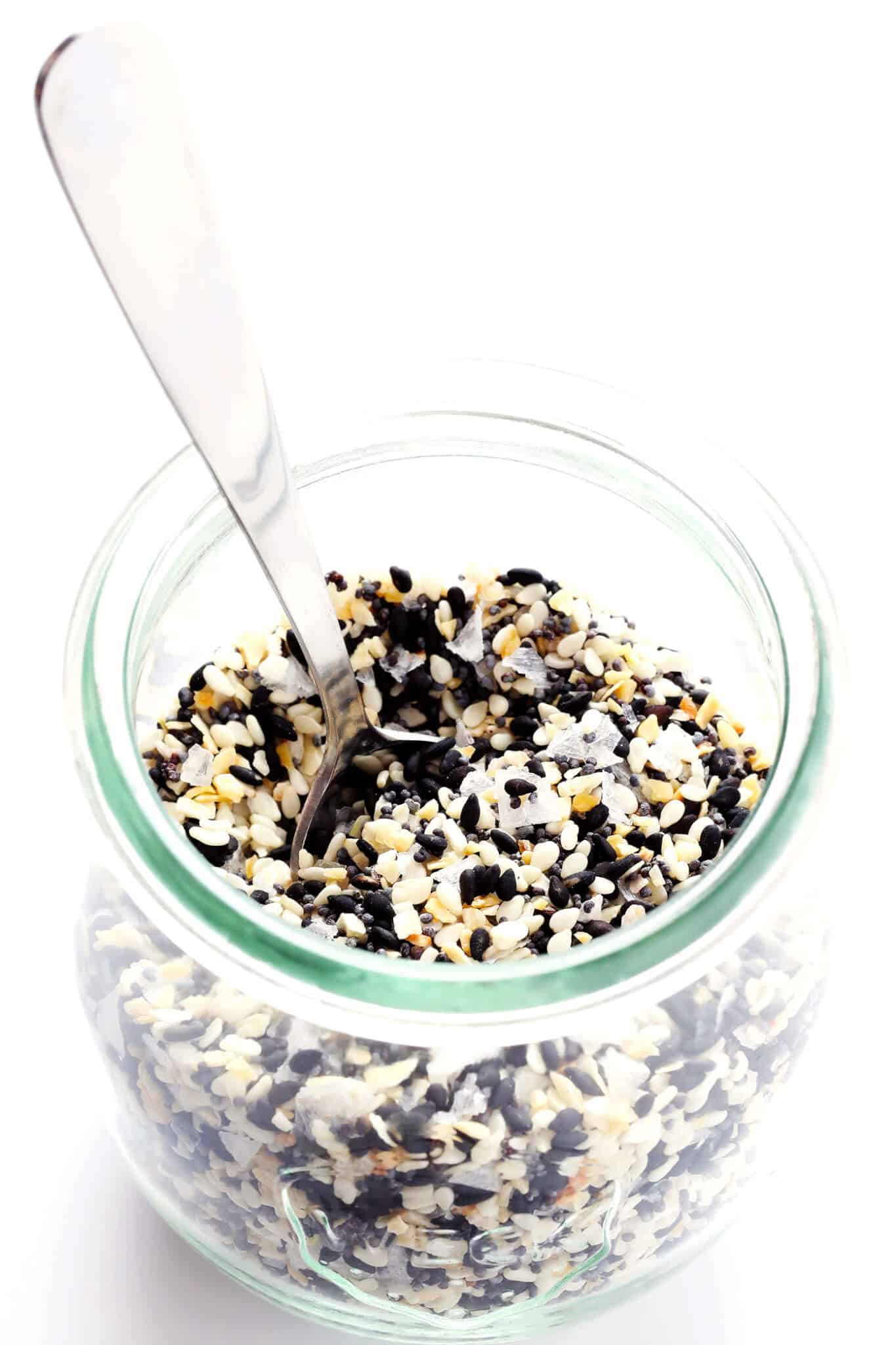 Kick your roasted asparagus recipe up a notch this season with some everything bagel seasoning! It's super quick and easy to make, naturally vegan and gluten-free, and makes the most delicious healthy side dish. | Gimme Some Oven #asparagus #side #vegetable #healthy #dinner #thanksgiving #christmas #holiday #fall #winter Homemade Everything Bagel Seasoning Recipe