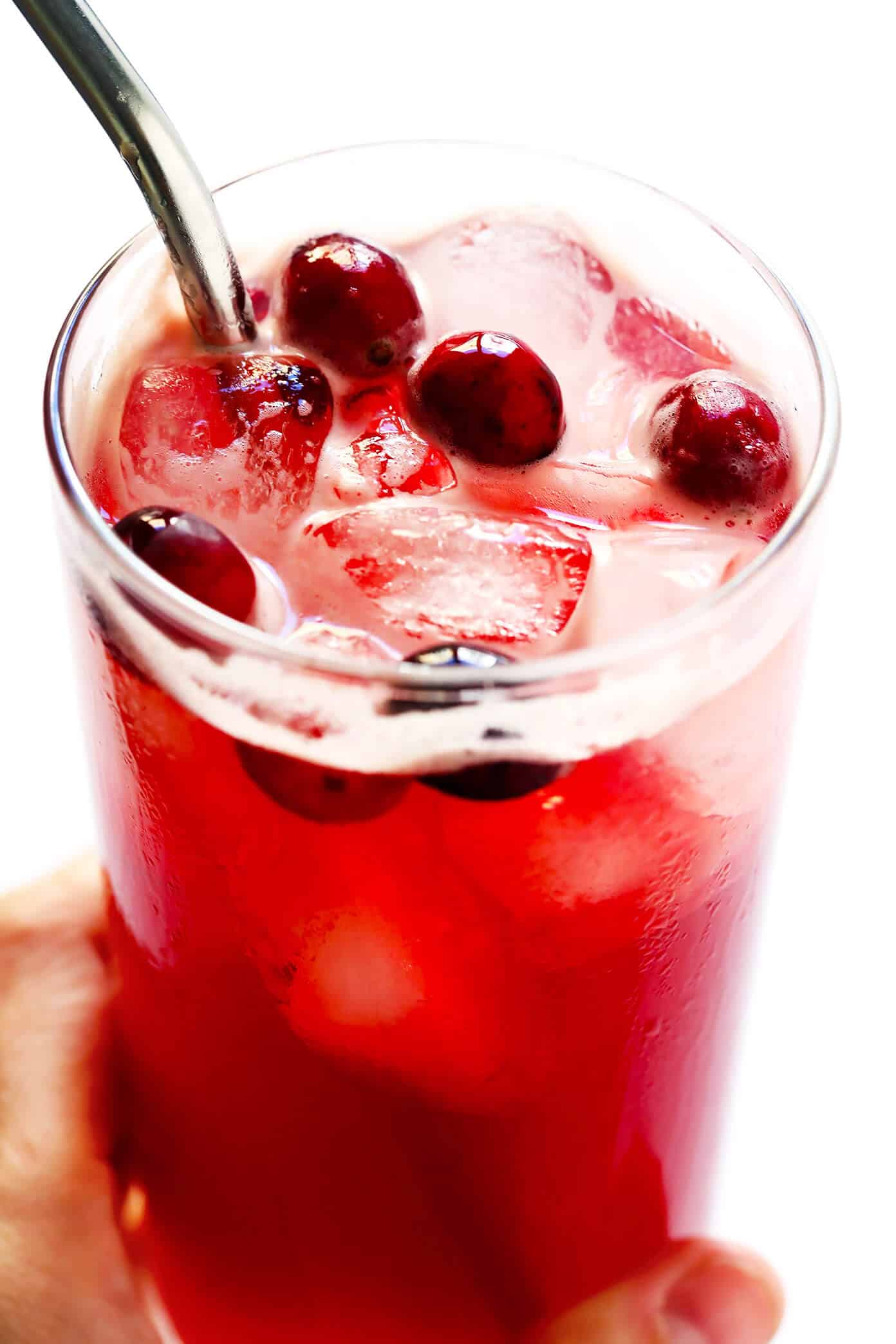 This 3-Ingredient Cranberry Bourbon Fizz recipe is super quick and easy to prepare, and perfect for holiday entertaining! | Gimme Some Oven #cranberry #cocktail #holiday #entertaining #drink #bourbon #whiskey #thanksgiving #christmas 3-Ingredient Cranberry Bourbon Fizz