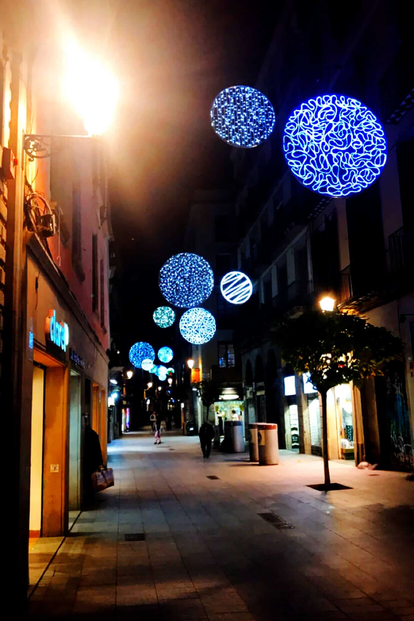 Currently | Gimme Some Oven Christmas Lights in Barcelona