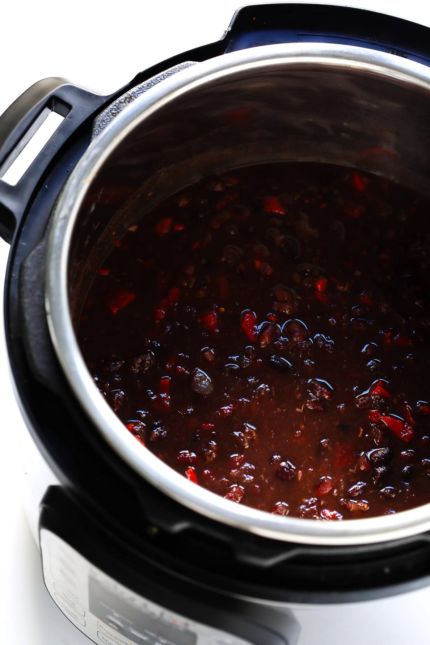 The BEST Black Bean Chili recipe! It's easy to make in the Instant Pot or Crock-Pot or stovetop, it's naturally gluten-free, vegan and vegetarian, and it's full of the most delicious zesty Mexican flavors. | Gimme Some Oven #blackbeanchili #mealprep #vegetarianchili #veganchili #instantpotchili How To Make The BEST Black Bean Chili Recipe