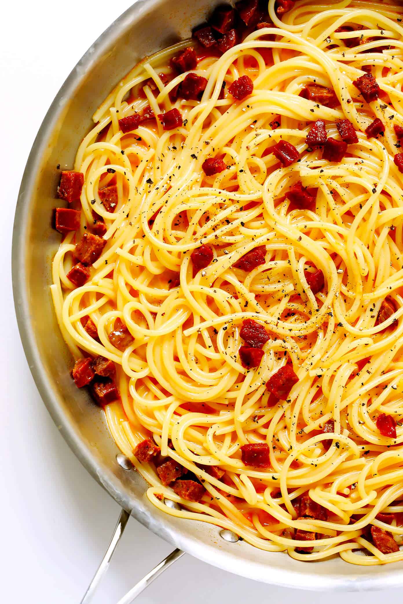 LOVE this Spanish Chorizo Spaghetti Carbonara! It's a Spanish take on the Italian classic, made with lots of spicy (or sweet) chorizo and Manchego cheese, and ready to go in just 20 minutes! | Gimme Some Oven #spaghetticarbonara #spanishrecipes #italian #chorizo #dinnerrecipes #easydinner Spaghetti Carbonara with Spanish Chorizo