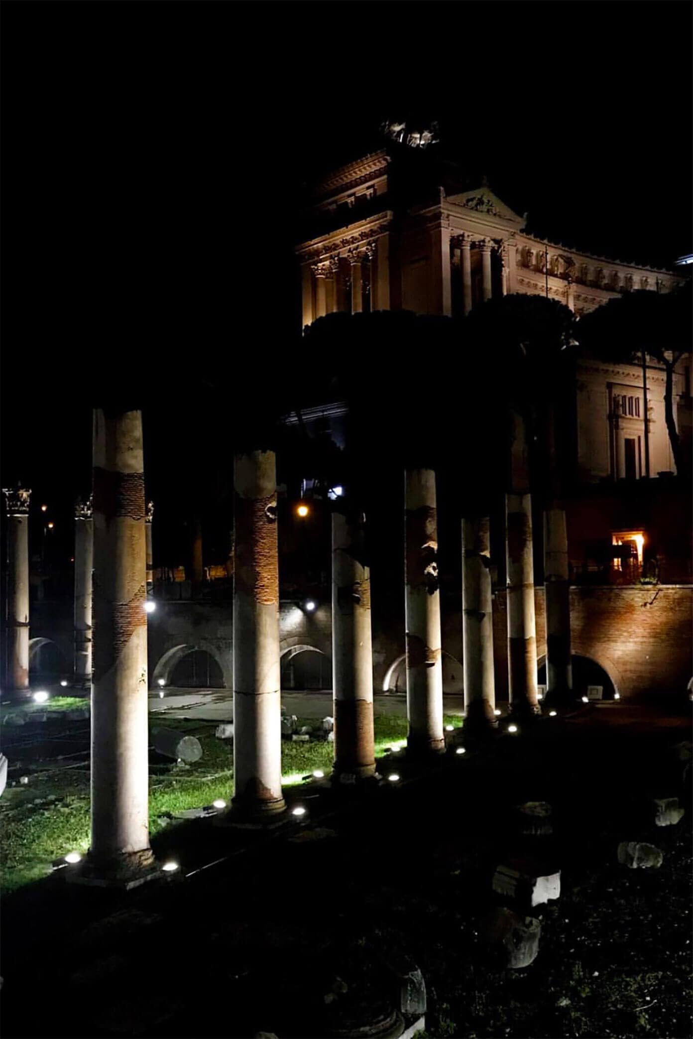 Our Weekend In Rome and Naples -- lots of travel recommendations on the best restaurants and what to eat, things to do, and where to stay in Roma. | Gimme Some Oven #rome #italy #travel #tips #restaurants Roman Forum at Night