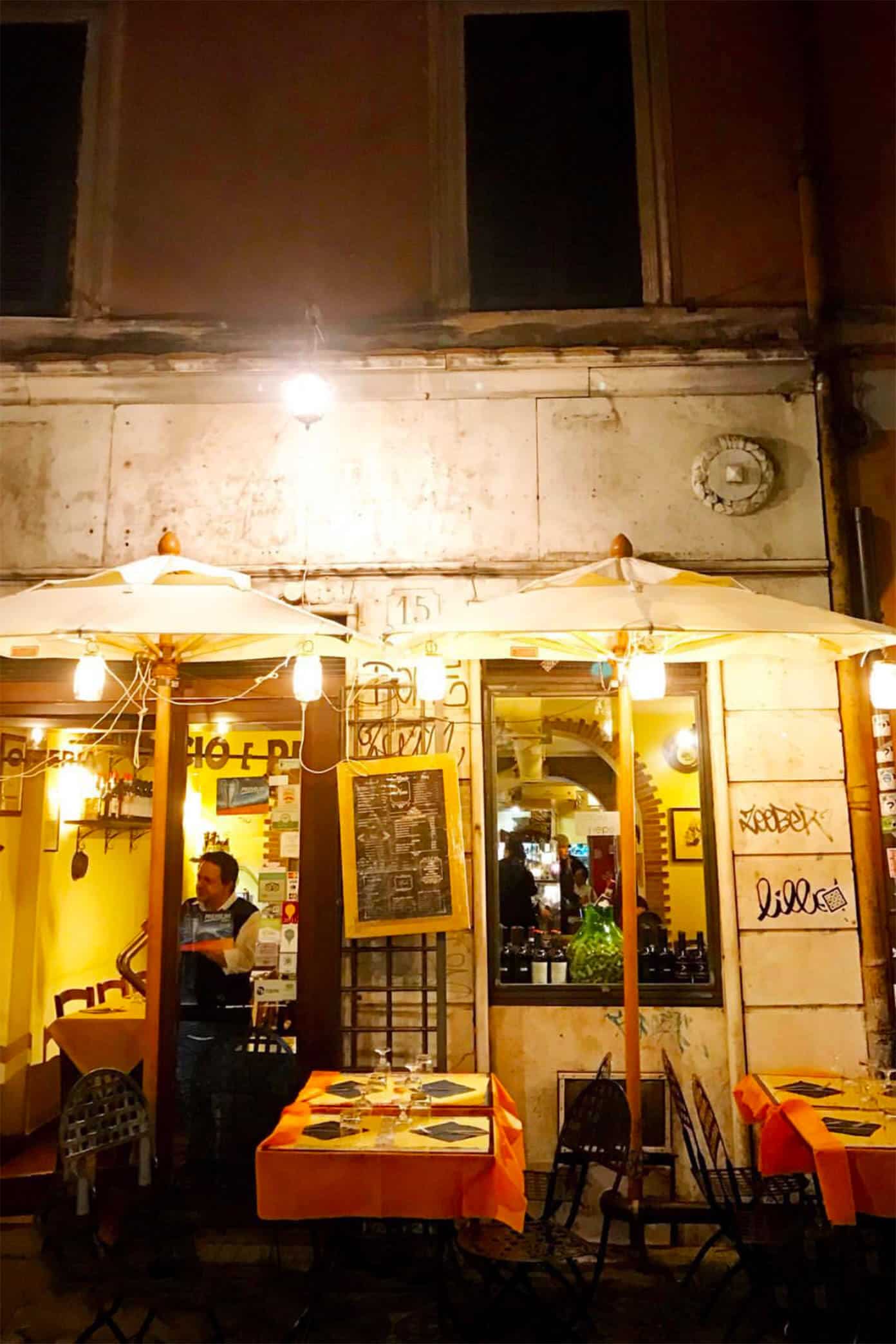 Our Weekend In Rome and Naples -- lots of travel recommendations on the best restaurants and what to eat, things to do, and where to stay in Roma. | Gimme Some Oven #rome #italy #travel #tips #restaurants Bistro in Rome