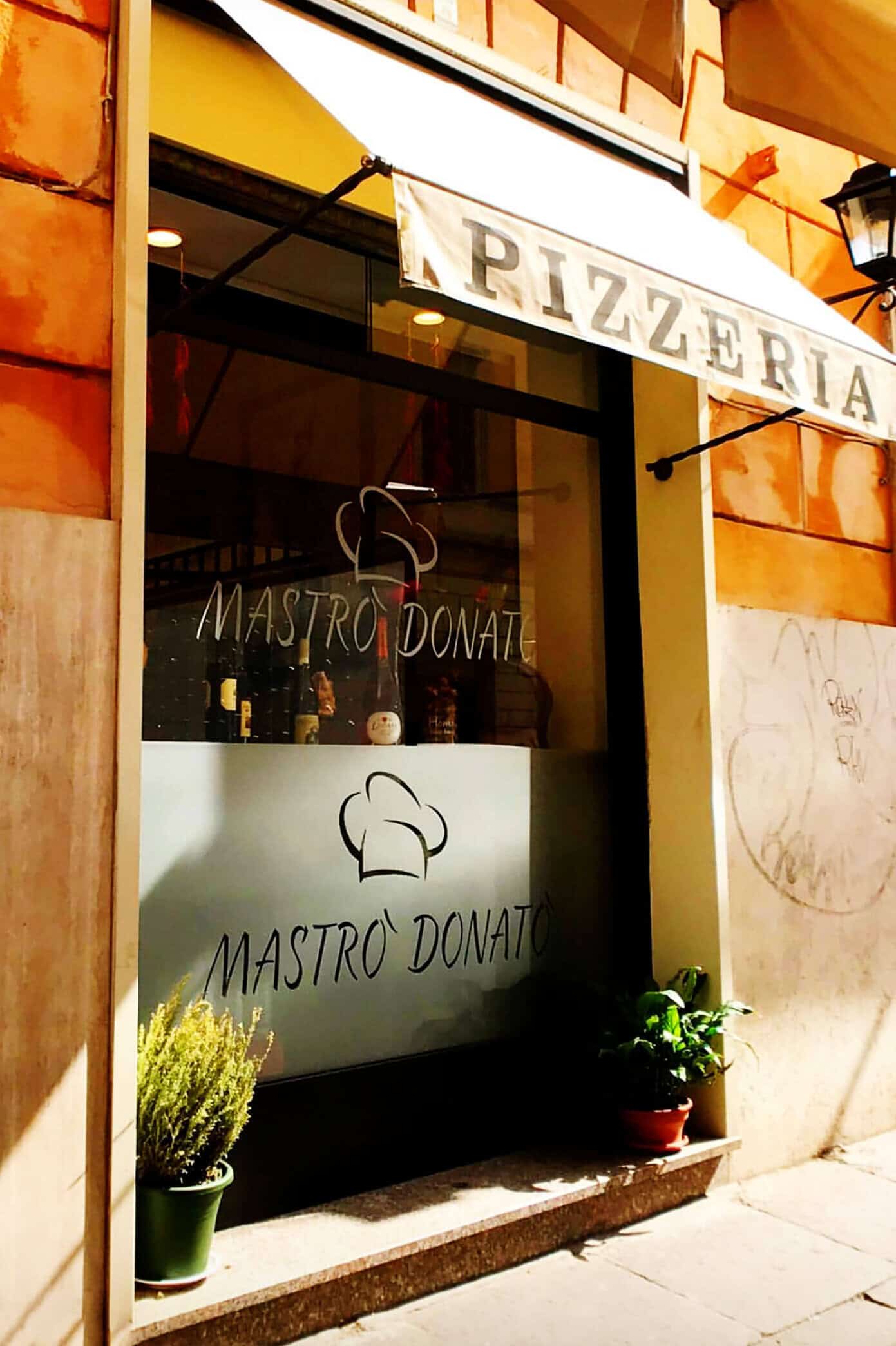 Our Weekend In Rome and Naples -- lots of travel recommendations on the best restaurants and what to eat, things to do, and where to stay in Roma. | Gimme Some Oven #rome #italy #travel #tips #restaurants Eating Italy Taste of Testaccio Food Tour in Rome