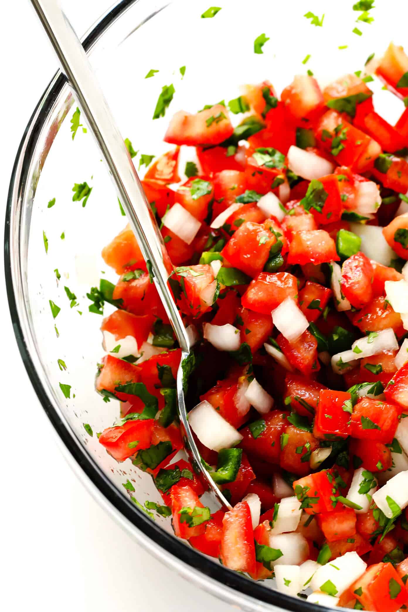 The BEST Pico de Gallo recipe! It's easy to make in 10 minutes with just 7 ingredients, it's perfect for topping all of your favorite Mexican dishes, or eating simply as salsa with chips. It's also naturally gluten-free and vegan, and perfect for Cinco de Mayo. | Gimme Some Oven #picodegallo #mexican #salsa #glutenfree #appetizer #vegan Easy Pico de Gallo Recipe