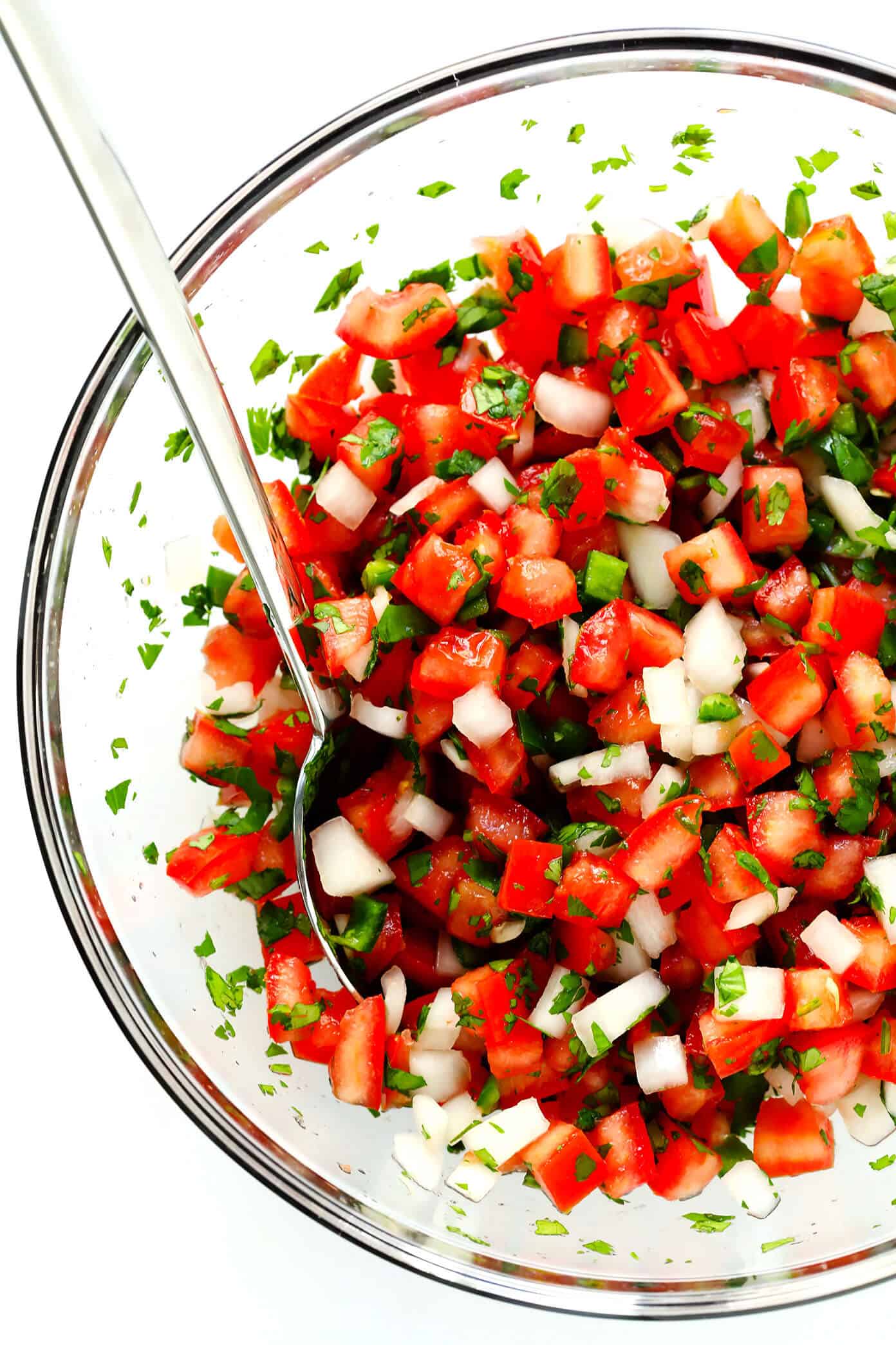 The BEST Pico de Gallo recipe! It's easy to make in 10 minutes with just 7 ingredients, it's perfect for topping all of your favorite Mexican dishes, or eating simply as salsa with chips. It's also naturally gluten-free and vegan, and perfect for Cinco de Mayo. | Gimme Some Oven #picodegallo #mexican #salsa #glutenfree #appetizer #vegan Pico De Gallo Salsa Recipe