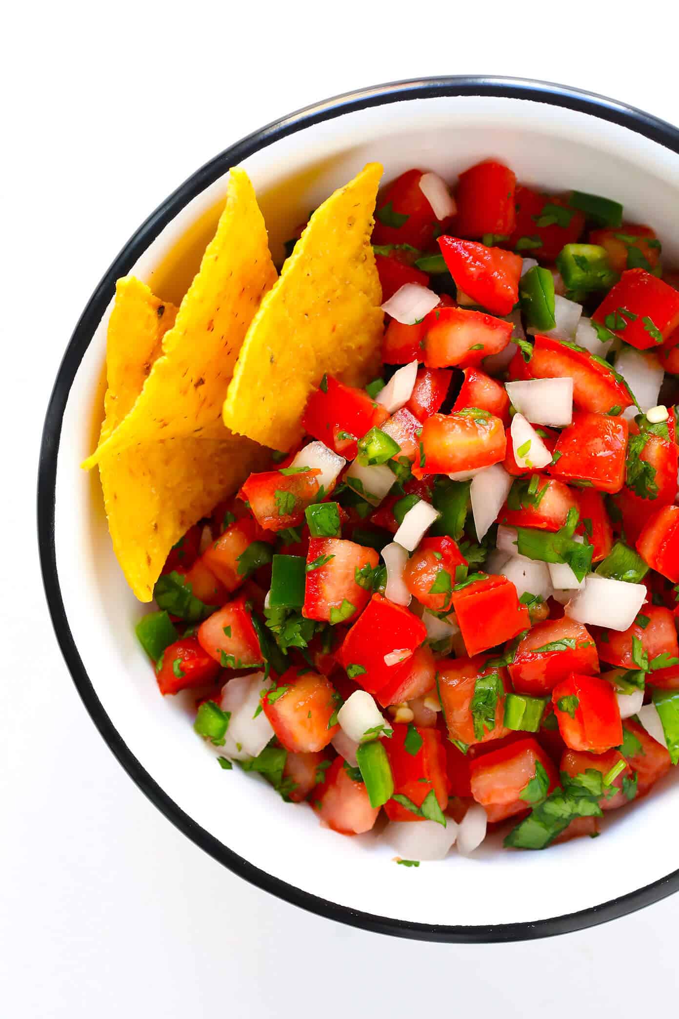 The BEST Pico de Gallo recipe! It's easy to make in 10 minutes with just 7 ingredients, it's perfect for topping all of your favorite Mexican dishes, or eating simply as salsa with chips. It's also naturally gluten-free and vegan, and perfect for Cinco de Mayo. | Gimme Some Oven #picodegallo #mexican #salsa #glutenfree #appetizer #vegan Easy Pico de Gallo Salsa