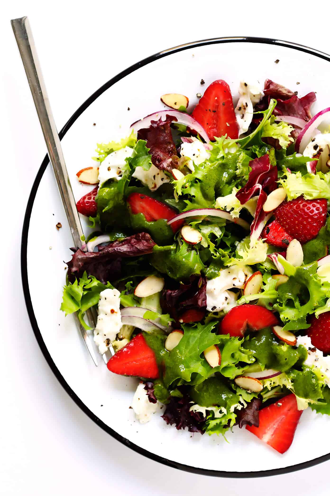 This Strawberry Burrata Salad is made with fresh berries, creamy burrata mozzarella, toasted almonds, and tossed with the most delicious Italian basil vinaigrette. It's the perfect summer salad! | Gimme Some Oven #strawberry #salad #summer #dinner #healthyrecipes Strawberry Burrata Salad with Basil Vinaigrette