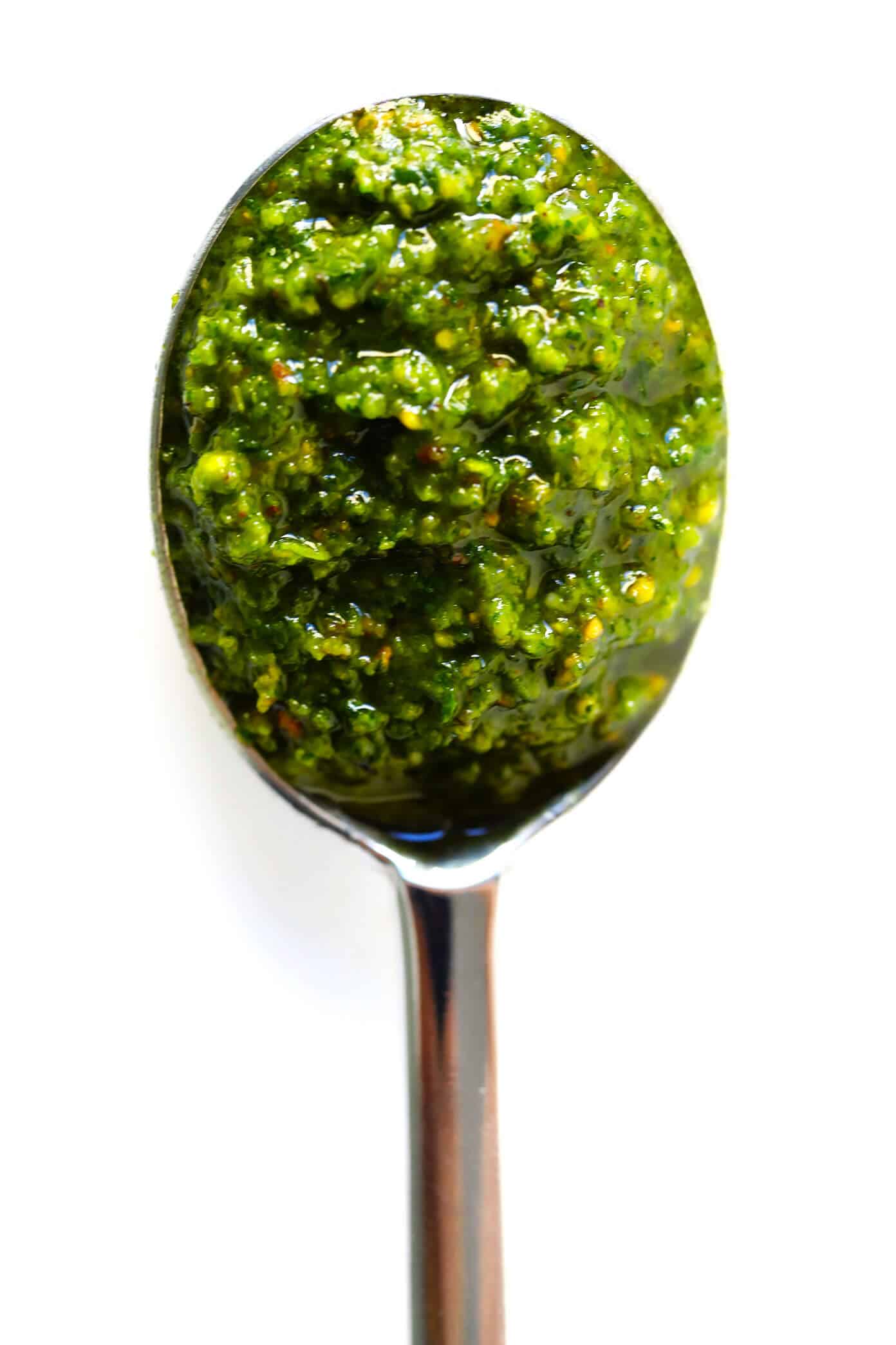 This delicious Pistachio Pesto recipe is easy to make in the blender or food processor, and so fresh and delicious! Use it as a sauce for pasta, pizza, veggies, chicken...you name it. | Gimme Some Oven #pesto #sauce #pistachio #vegetarian Easy Pistachio Pesto Recipe with Basil