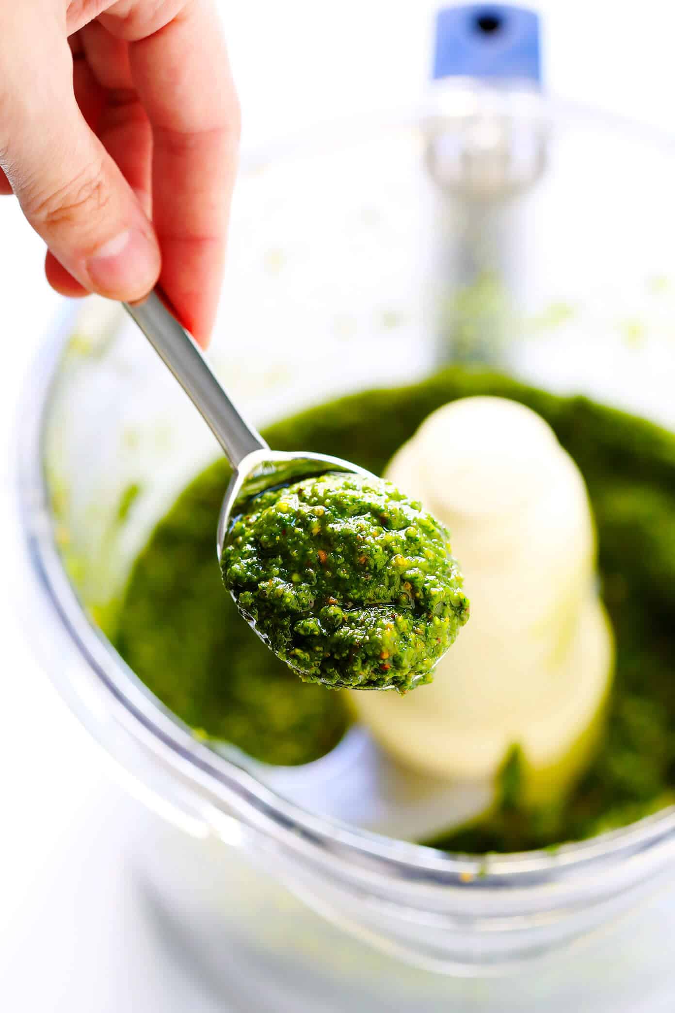 This delicious Pistachio Pesto recipe is easy to make in the blender or food processor, and so fresh and delicious! Use it as a sauce for pasta, pizza, veggies, chicken...you name it. | Gimme Some Oven #pesto #sauce #pistachio #vegetarian How To Make Pistachio Pesto in the Food Processor