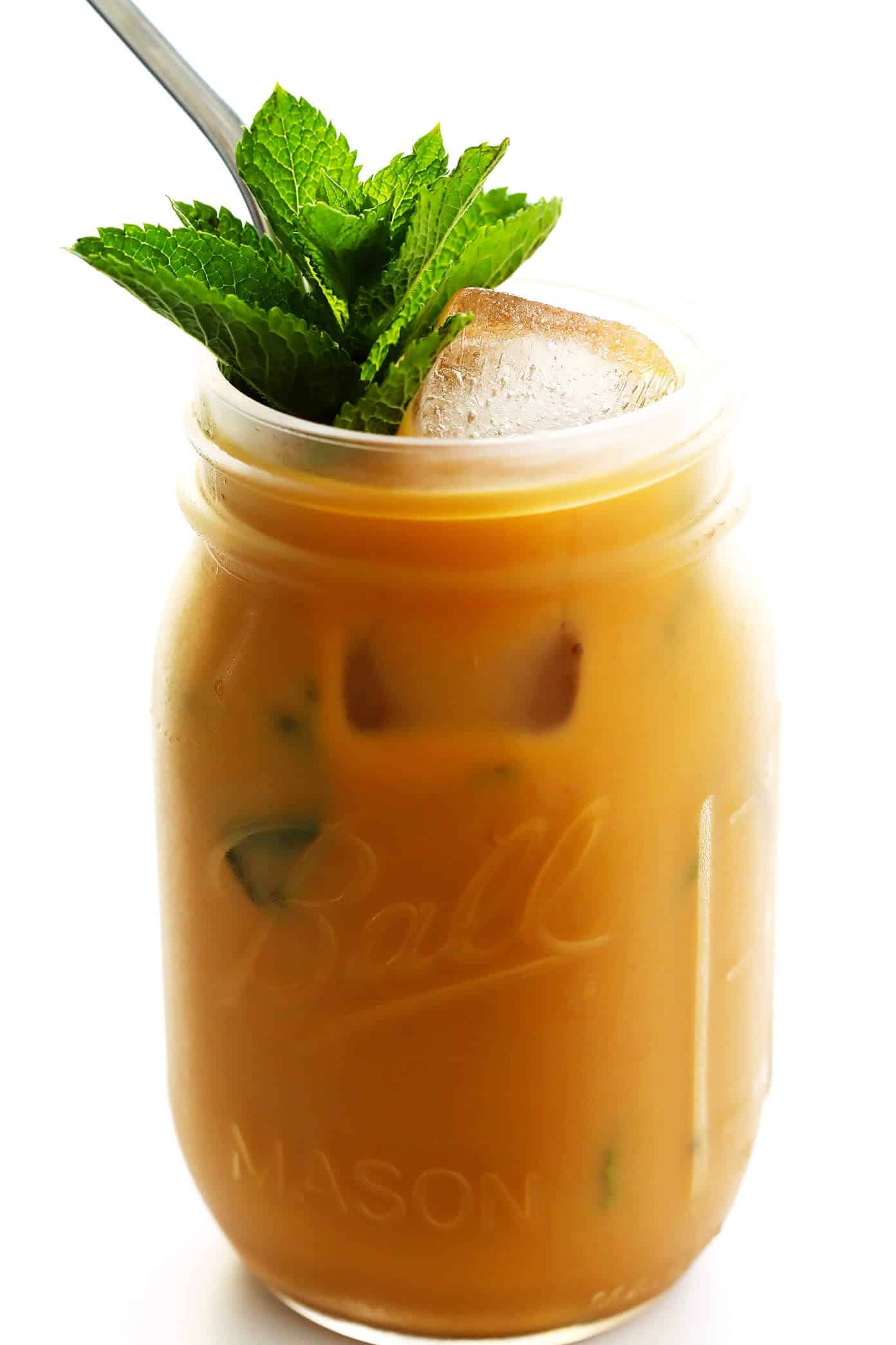 This Mint Mojito Iced Coffee is a TOTAL game-changer. It's easy to make with regular brewed filter coffee, lots of fresh milk, a hint of cream (or coconut milk), your choice of sweetener...and it tastes unbelievably refreshing and delicious! It's the perfect summer drink! | Gimme Some Oven #coffee #icedcoffee #drink #mint Copycat Philz Mint Mojito Iced Coffee