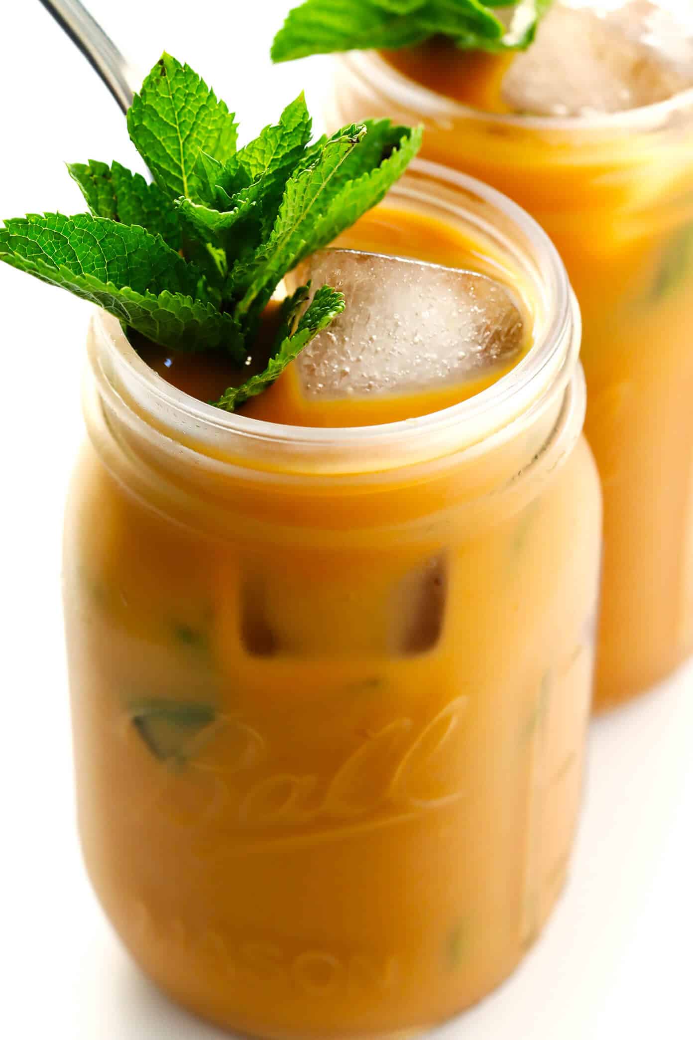 This Mint Mojito Iced Coffee is a TOTAL game-changer. It's easy to make with regular brewed filter coffee, lots of fresh milk, a hint of cream (or coconut milk), your choice of sweetener...and it tastes unbelievably refreshing and delicious! It's the perfect summer drink! | Gimme Some Oven #coffee #icedcoffee #drink #mint Perfect Mint Mojito Iced Coffee