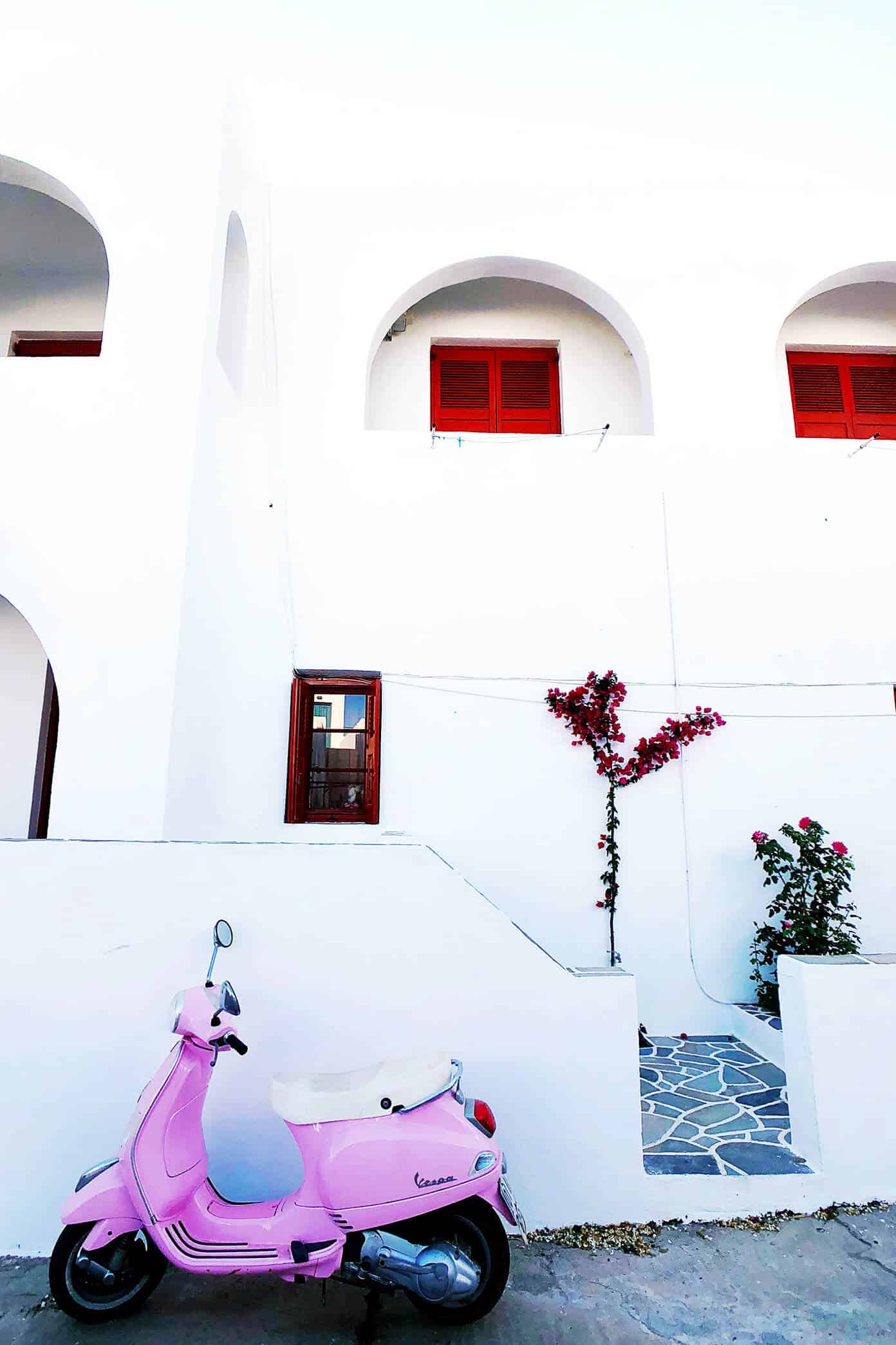 The Gimme Some Oven travel guide for restaurants to eat, hotels to stay and places to visit in Santorini, Greece. | Gimme Some Oven #santorini #greece #travel #traveltips #europe #vacation #islands #hotel #restaurant Folegandros, Greece