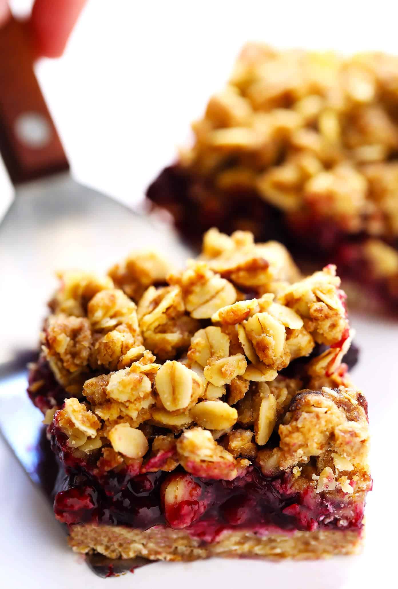 LOVE these blueberry crumble bars! They are easy to make, made with a buttery oatmeal crumble, and the most irresistible blueberry filling. The perfect summer dessert recipe! | Gimme Some Oven #blueberry #crumble #summer #dessert #recipe #oatmeal Blueberry Bars Recipe with Oatmeal Crumble
