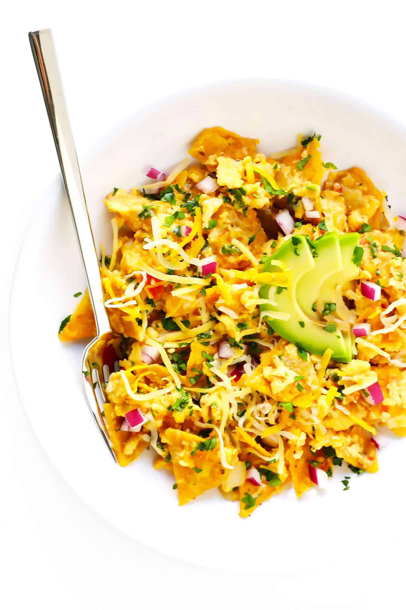 LOVE this easy migas recipe! It's a simple Tex-Mex egg scramble made with leftover tortilla chips and salsa, and sprinkled with avocado, cheese and any other favorite toppings. Wrap in tortillas to make tacos, or just serve plain for breakfast, brunch, lunch or dinner! | Gimme Some Oven #migas #texmex #breakfast #brunch #egg #scramble #mexican #vegetarian #dinner Easy Migas Recipe