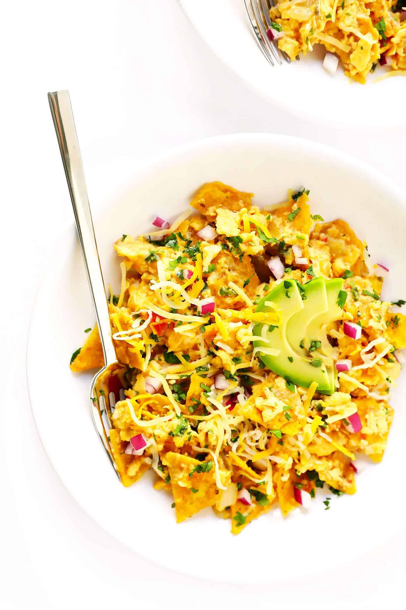 LOVE this easy migas recipe! It's a simple Tex-Mex egg scramble made with leftover tortilla chips and salsa, and sprinkled with avocado, cheese and any other favorite toppings. Wrap in tortillas to make tacos, or just serve plain for breakfast, brunch, lunch or dinner! | Gimme Some Oven #migas #texmex #breakfast #brunch #egg #scramble #mexican #vegetarian #dinner Tex-Mex Migas Recipe with Avocado