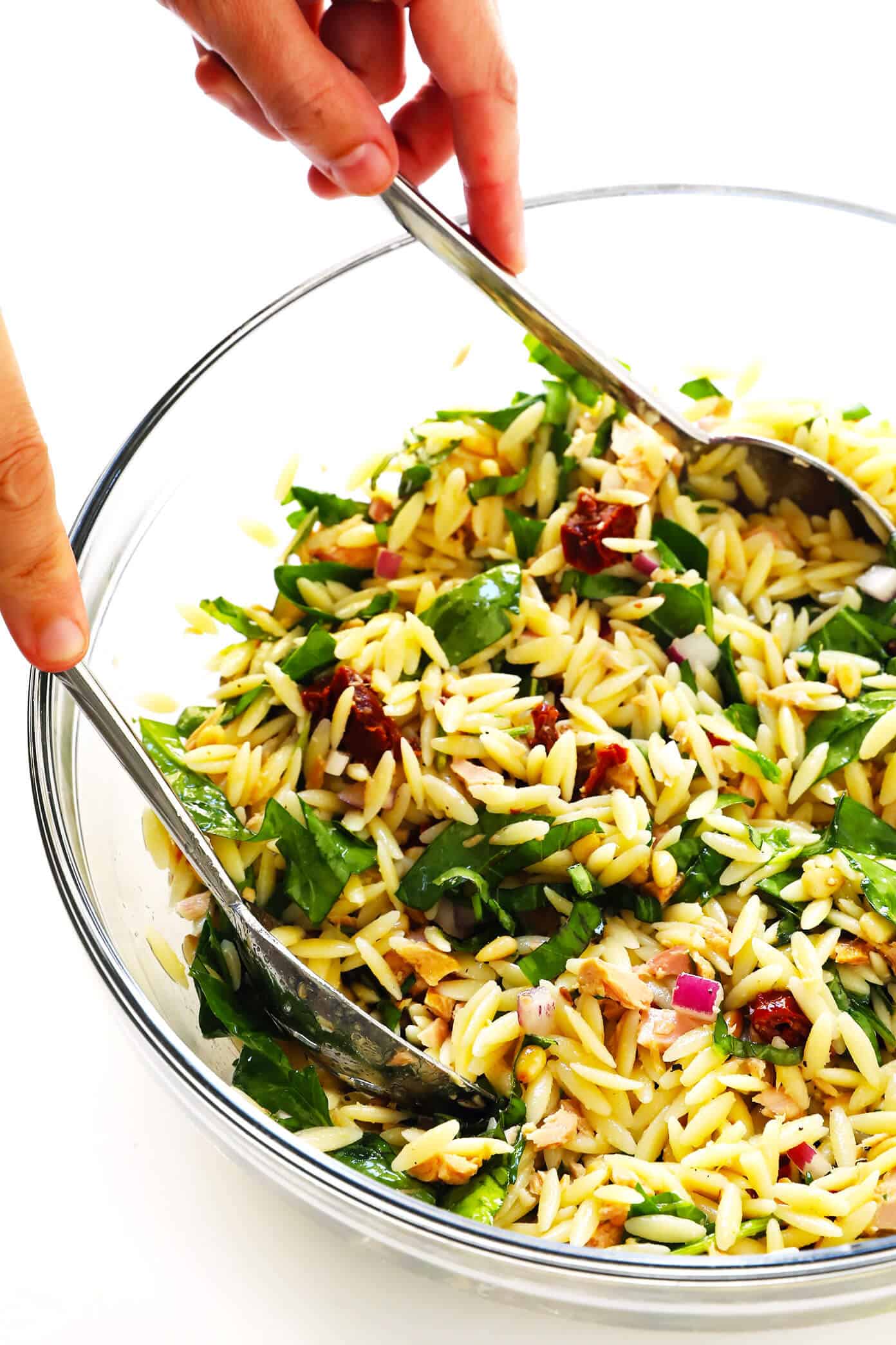 LOVE this Italian Orzo Tuna Salad -- made with chilled pasta, sun-dried tomatoes, pine nuts, feta cheese, basil, and a delicious lemon dressing. It's the perfect make ahead recipe for easy lunch or dinner or potlucks! | Gimme Some Oven How To Make Italian Orzo Tuna Salad