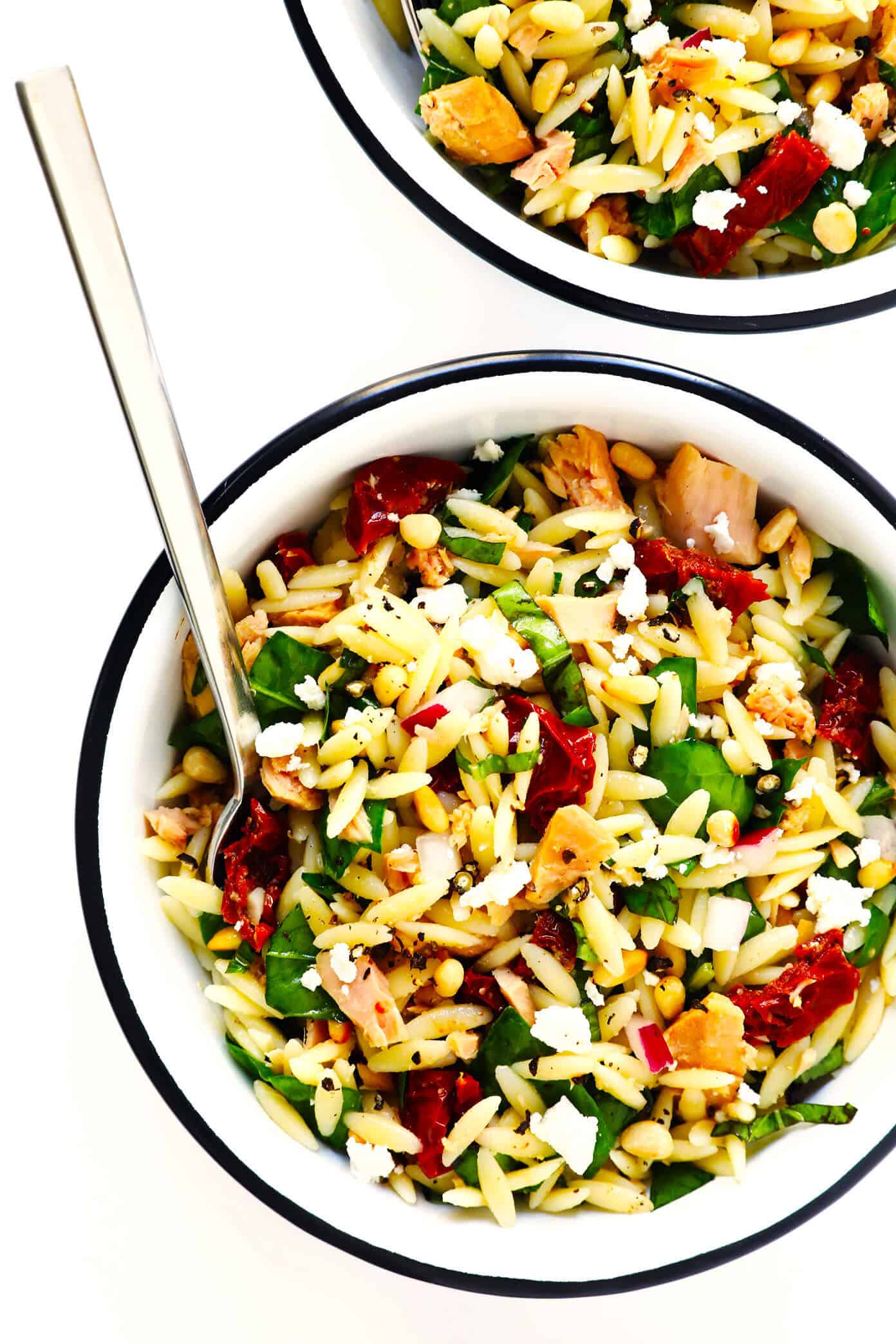 LOVE this Italian Orzo Tuna Salad -- made with chilled pasta, sun-dried tomatoes, pine nuts, feta cheese, basil, and a delicious lemon dressing. It's the perfect make ahead recipe for easy lunch or dinner or potlucks! | Gimme Some Oven Italian Orzo Tuna Salad Recipe