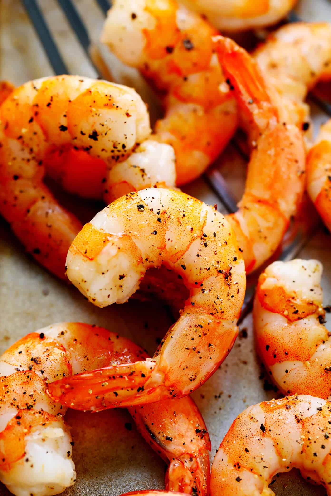 This 10-Minute Baked Shrimp recipe is brilliant! It's super easy to cook in the oven, totally customizable with your favorite seasonings, and absolutely delicious. | Gimme Some Oven #shrimp #oven #healthy #dinner #recipe #easy #glutenfree Oven Broiled Shrimp | The easiest method for how to cook shrimp!