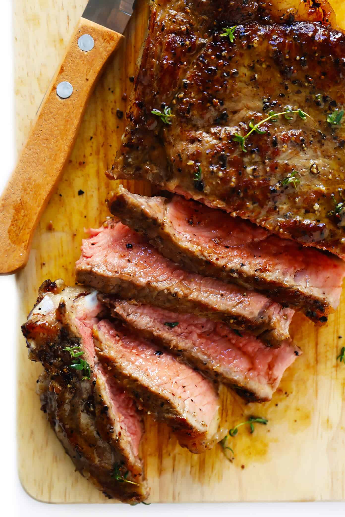 Learn how to cook steak in the oven with this simple tutorial and recipe! It's surprisingly easy to make baked (roasted) steak. Plus you can season it however you prefer, and cook it to your desired degree of doneness in the comfort of your kitchen. | Gimme Some Oven #steak #beef #baked #oven #roasted #dinner #recipe How To Cook Steak In The Oven | Baked Steak Recipe