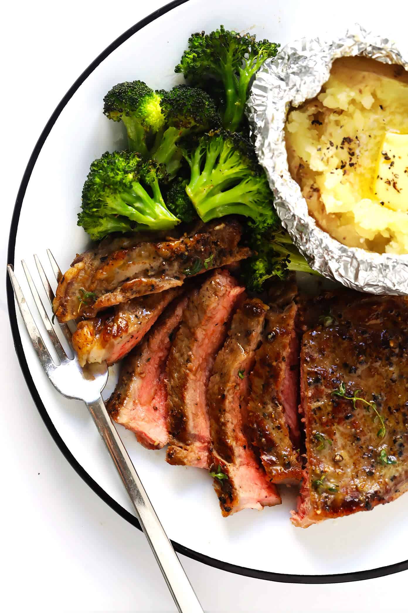 Learn how to cook steak in the oven with this simple tutorial and recipe! It's surprisingly easy to make baked (roasted) steak. Plus you can season it however you prefer, and cook it to your desired degree of doneness in the comfort of your kitchen. | Gimme Some Oven #steak #beef #baked #oven #roasted #dinner #recipe How To Cook Steak In The Oven | A simple recipe and step-by-step tutorial for oven baked steak.